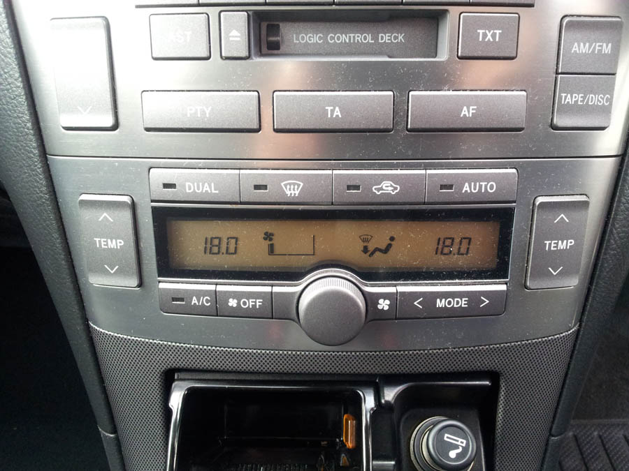 Toyota Avensis T3-X heater-control-panel